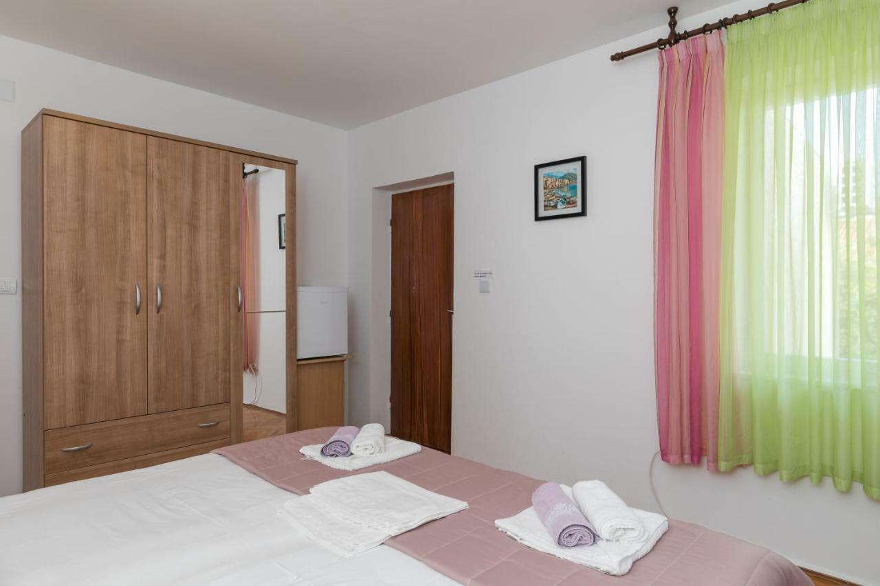 Mini Apartment Petra - Rooms Purple & Green With Kitchen And Garden Dubrovnik Luaran gambar