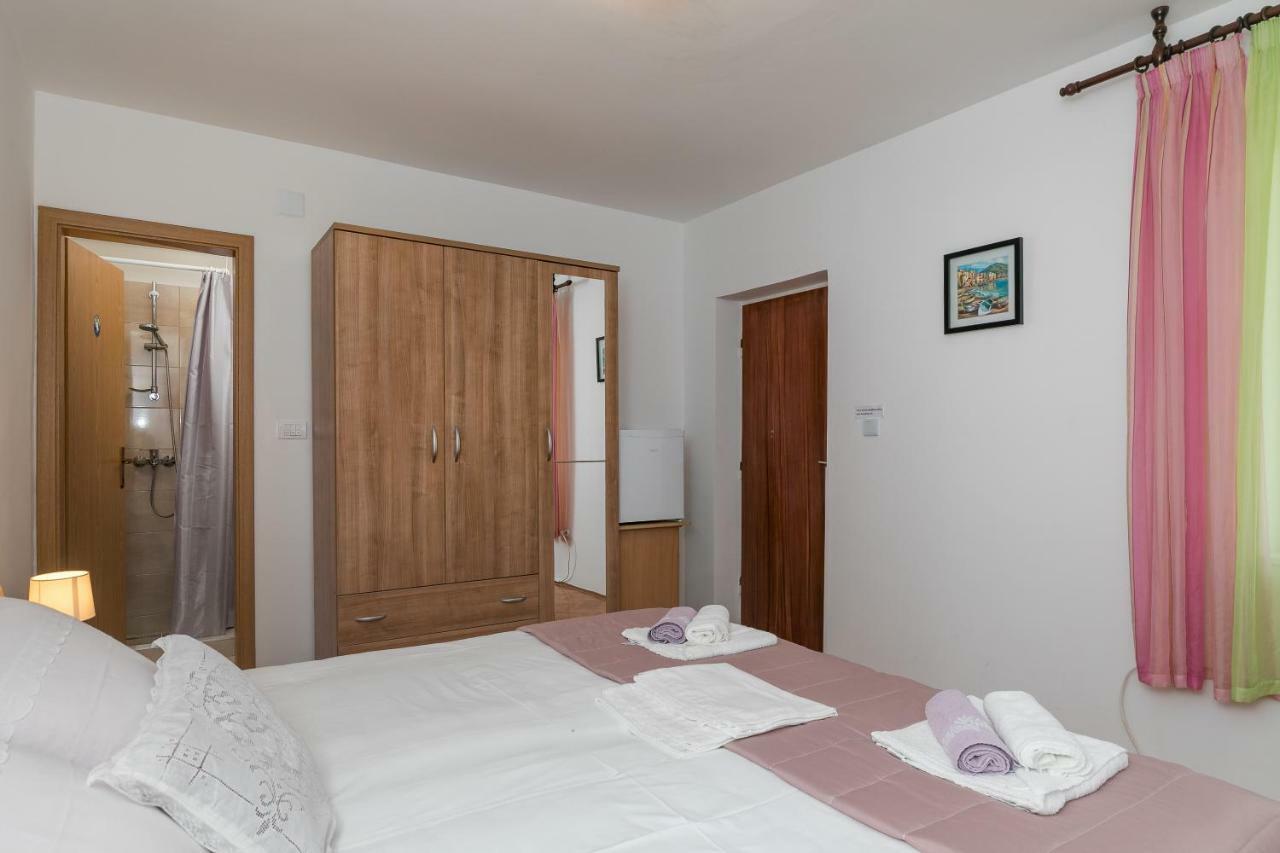 Mini Apartment Petra - Rooms Purple & Green With Kitchen And Garden Dubrovnik Luaran gambar