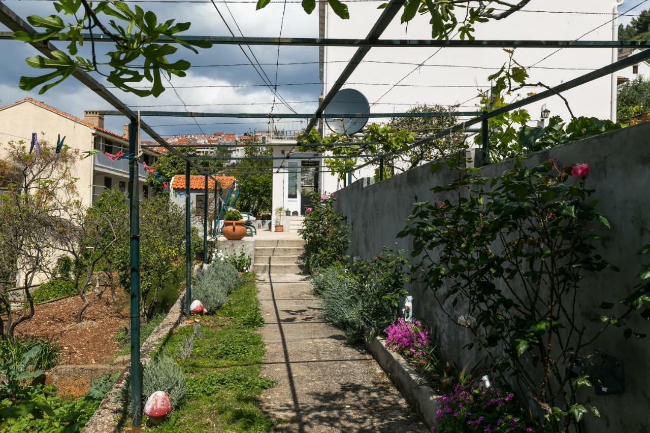 Mini Apartment Petra - Rooms Purple & Green With Kitchen And Garden Dubrovnik Luaran gambar