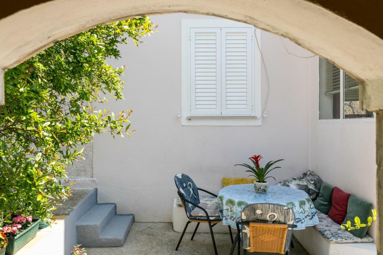 Mini Apartment Petra - Rooms Purple & Green With Kitchen And Garden Dubrovnik Luaran gambar